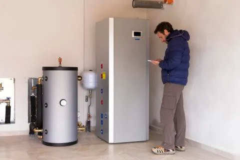 Plumber at work making the consumption metering Foto stock