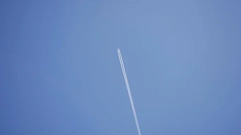 Plume from the airplane in the sky Video stock 88228534