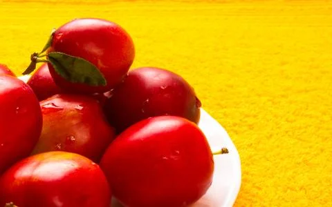 Plums with water drops Foto stock