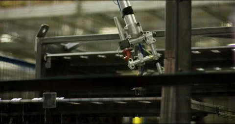 Pneumatic Gripper on Linear Gantry, Automated Factory Handling, High Angle Shot Vidéo 340302080