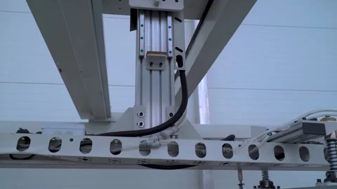 Pneumatic suction cup robot operating in an automated industrial production line 스톡 동영상 341556276