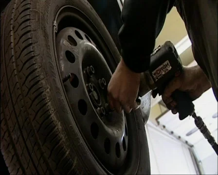 Pneumatic wrench Stock Footage 736018