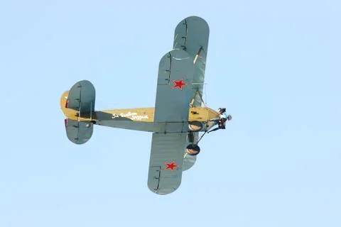Po-2 (U-2, "mule") in the flight against a blue sky Stock-Fotos