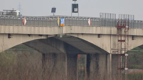 Po bridge 3 動画素材 107700384