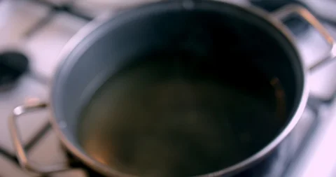 Poached egg cooking Stock-Footage 87251907