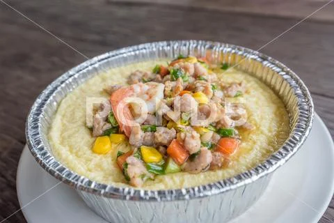 Poached egg garnished with shrimp and pork Recipe Stock Photos
