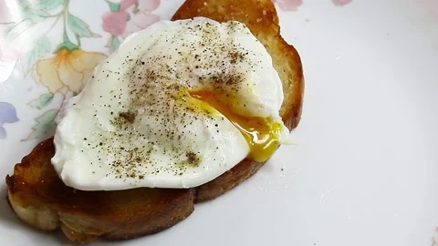 Poached egg on toast Stock Footage 150918827