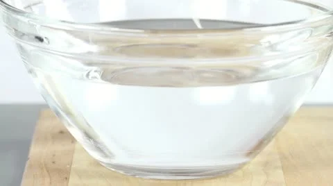 Poached eggs being quenched Stock-Footage 24671556