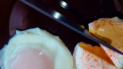 Poached runny eggs Video stock 222902733