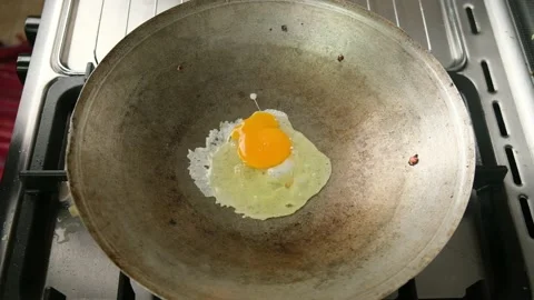 Poaching the egg Stock Footage 140918559