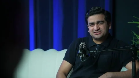 Podcast Host Gesturing During Animated Studio Discussion Vídeo Stock 337205188