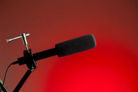 Podcast microphone on colored background with copy space. mic in studio. Micr Stock-Fotos