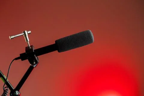 Podcast microphone on colored background with copy space. mic in studio. Micr Stock-Fotos