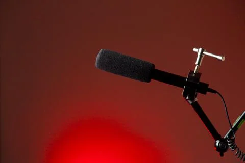 Podcast microphone on colored background with copy space. mic in studio. Micr Stock-Fotos