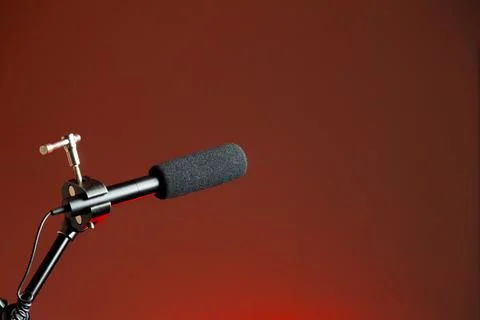 Podcast microphone on colored background with copy space. mic in studio. Micr Stock-Fotos