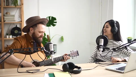 Podcast programme recording jazz singer plays music for lady Spbd 動画素材 156809024