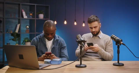 Podcasters messaging on smartphones during live broadcast, communicating online Stockbeeldmateriaal 328973353