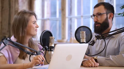 Podcasting of topical programme man talks to woman in studio Spbas Vidéo 157818646