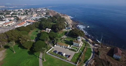 Point Fermin Lighthouse coastal fly over 動画素材 98664733