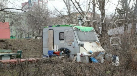 Point of interest of camera moves from hovel to skyscraper Video stock 665603