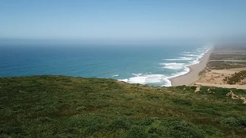 Point Reyes cliffside over beach 스톡 동영상 89699524