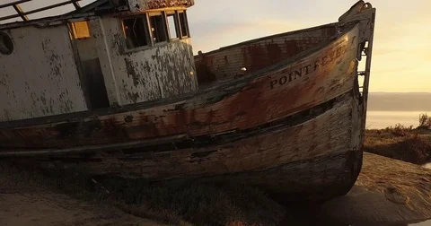 Point Reyes Shipwreck, sunrise through smoke of wild fires - California Vidéo 82043906