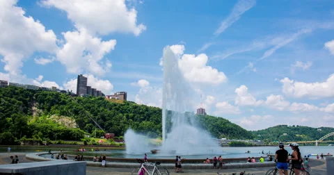 Point State Park Fountain Hyperlapse in 4K. Stock Footage 64664230