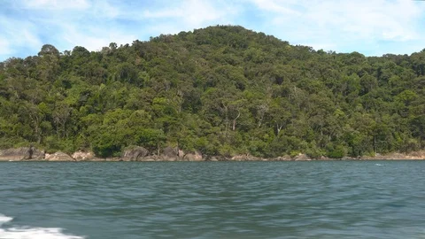 Point of view from the back of powerful speed boat in the indian ocean. 스톡 동영상 101656962