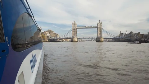 Point of view from a boat of Tower Bridge sailing on Thames River on a sunny day 動画素材 102861634