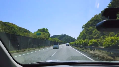 Point of view from a car driving on a scenic highway toward Mount Aso in Japan. 库存影片 336068512