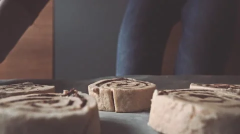 Point of view: cinnamon rolls being put into the hot oven. Home made bakery 4K. Vídeos de archivo 55313364