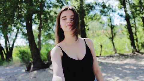 Point of view couple walking having in the summer forest slow motion Video stock 84859598