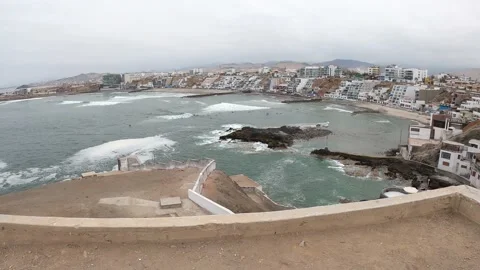 Point of view discovering and looking at the beach  Vidéo 143355376