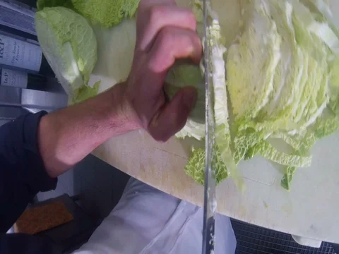 Point of view gopro, cut salad in kitchen Vídeos de archivo 76389267