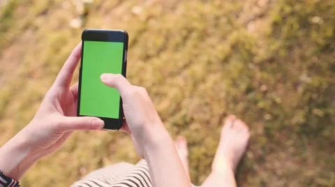 Point Of View: Hands using smartphone CHROMA KEY. SLOW MOTION 120 fps 4K Vidéo 65405577