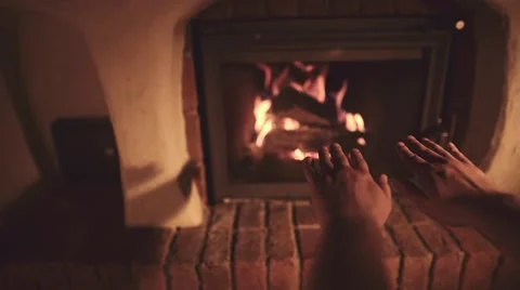 Point Of View: Man Warming Hands in front of Burning Fireplace, 4K Close Up. Vidéo 66730779