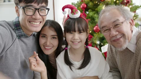 Point of view mobile screen of happy family in quarantine merry Christmas Stock Footage 140795776