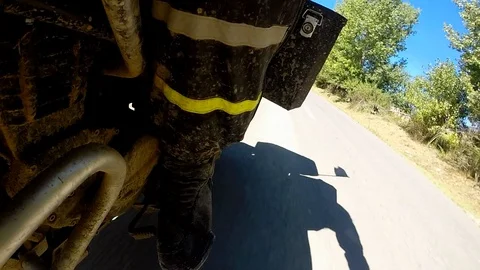 Point of view of a motorcycle riding down the dessert road Video stock 88549314