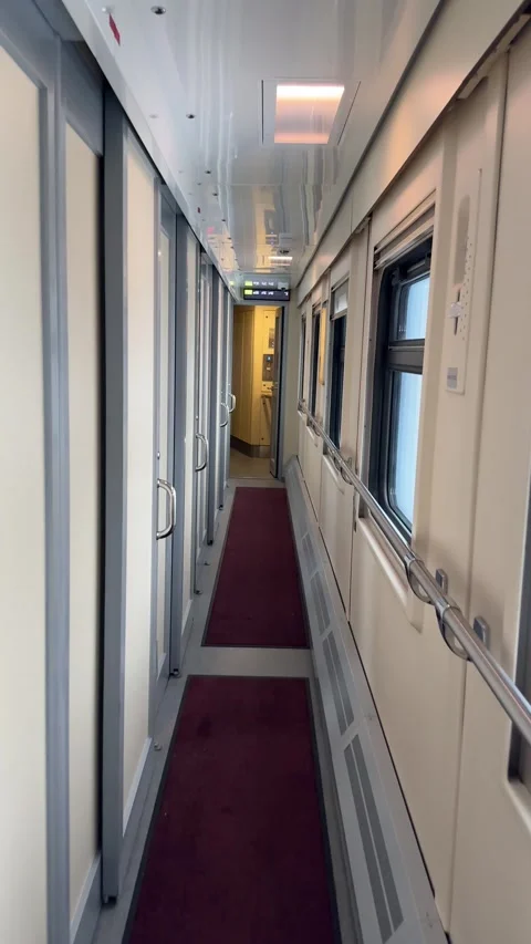 The point of view of a passenger walking along a long corridor of a moving tr Vídeos de archivo 282800293