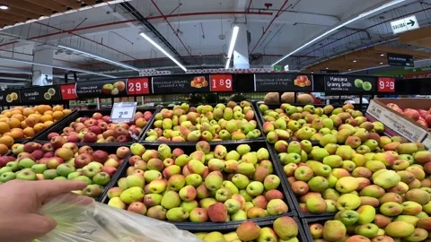 Point of view picking apples in the market. first person view shopping 库存影片 149278628