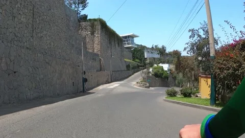 Point of view riding a bicycle through the streets of the casuarnias  Vidéo 143029604
