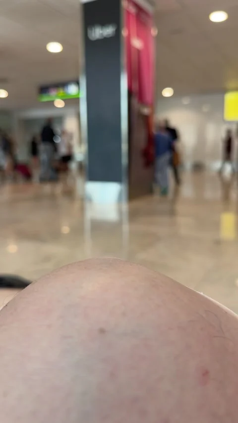 Point of view shot waiting in crowded terminal hall Vidéo 344572011