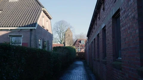 Point of view walking down a narrow dutch alleyway 库存影片 331188788