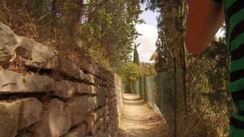 Point of view walking on a path to Assisi Vídeos de archivo 82073065