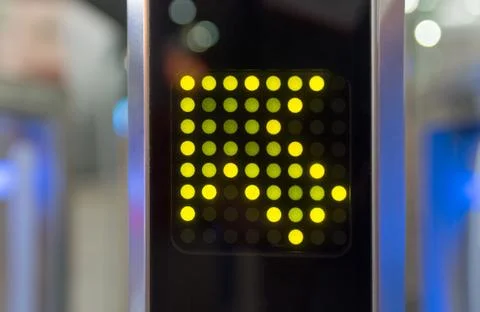 Pointer direction in the form of luminous green arrows. Urban Foto stock