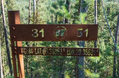 Pointer on trekking route Small bear round, Finland Foto stock