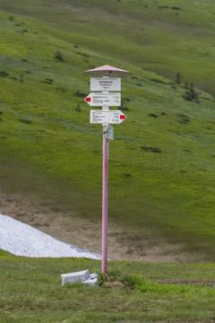 Pointers to distances. Carpathians, Ukraine Foto stock