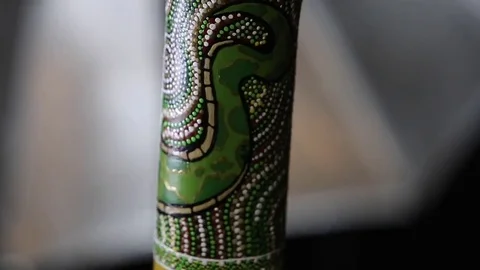 Pointillism of python snake on didgeridoo turning in backlit studio Vidéo 72369802