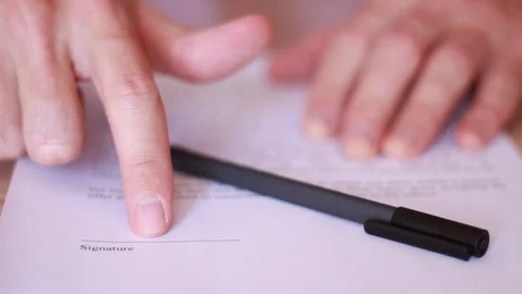 Pointing at line for signature 動画素材 95771305