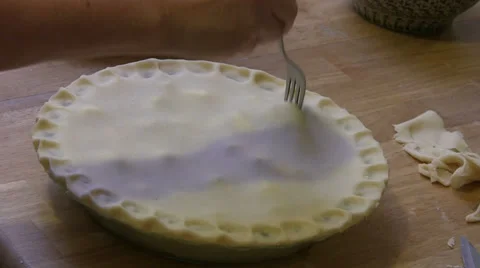 Poking Apple Pie Crust 動画素材 33612977
